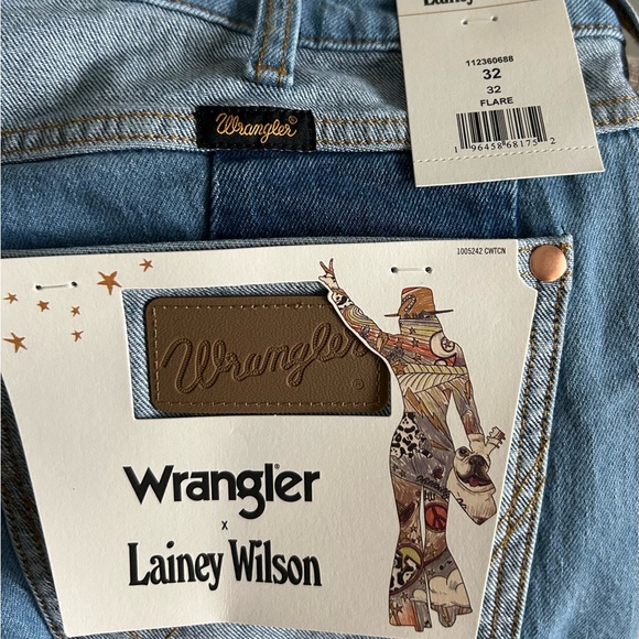 Wrangler x Lainey Wilson Patchwork Bell Bottoms Denim Blue Women’s Size 32x32 - Picture 8 of 10